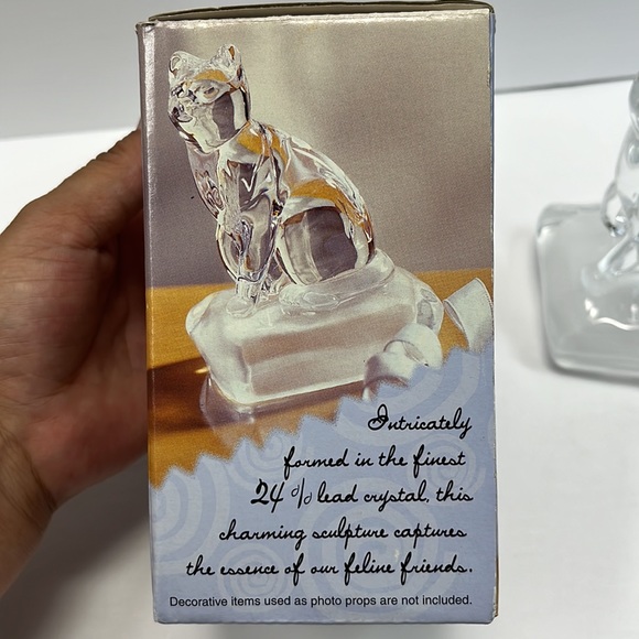 Lead Crystal Cat on Frosted Square Pillow Paperweight Figurine Crystal D'Arques - Picture 7 of 16